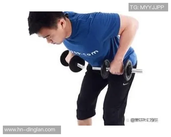 利用哑铃锻炼腹肌的有效方法与技巧全面解析